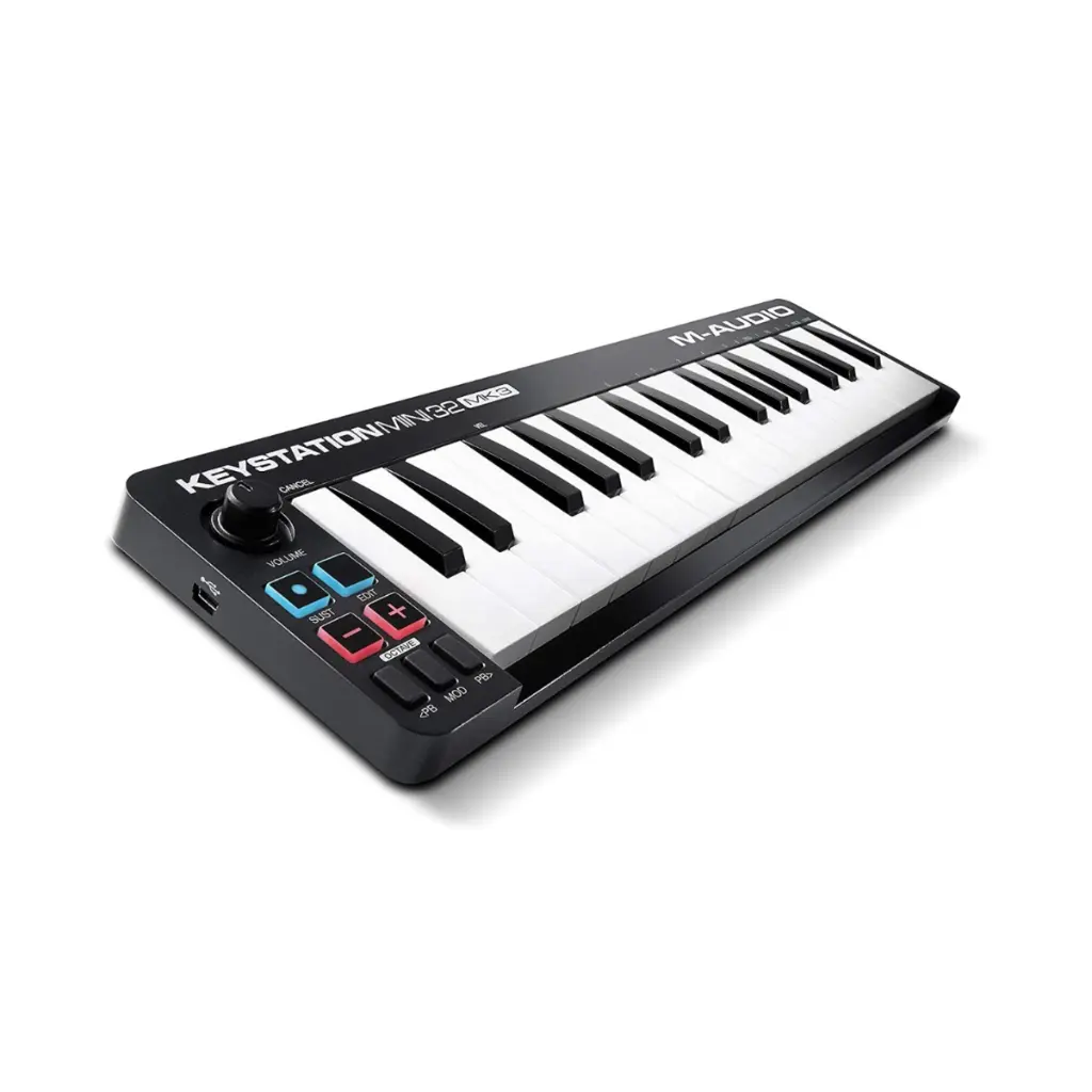 KEYSTATIONMINI32Mk3 (3).webp